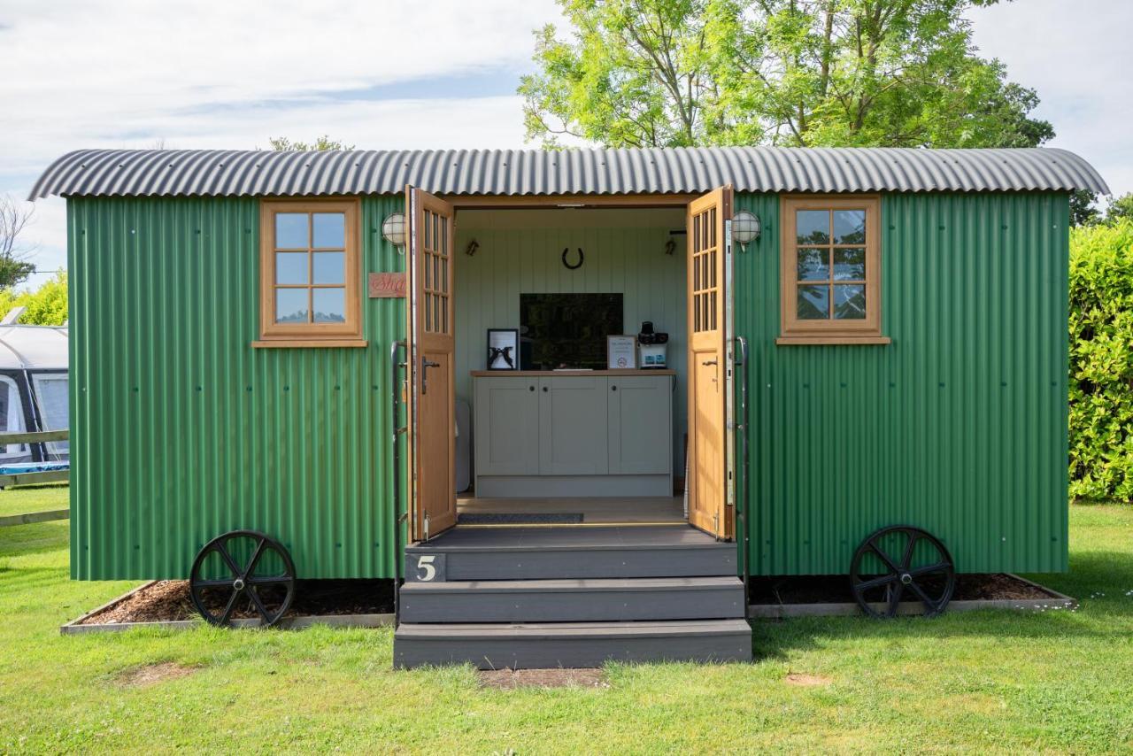 Hotel Glamping At South Lytchett Manor Poole Esterno foto