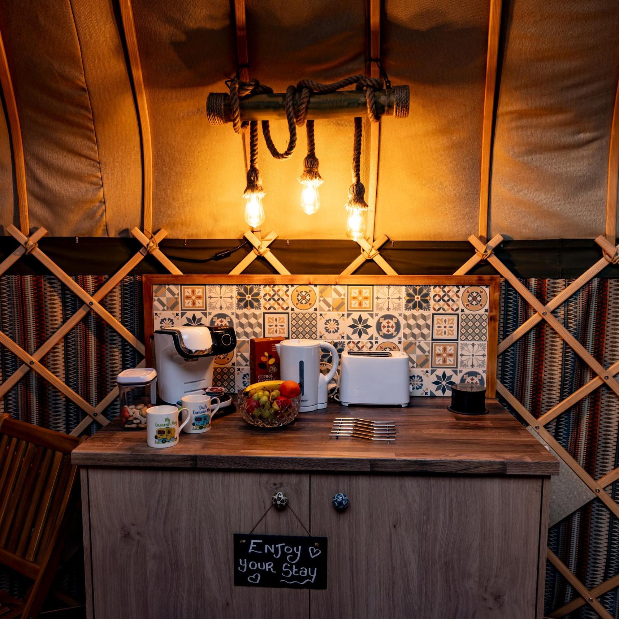Hotel Glamping At South Lytchett Manor Poole Esterno foto